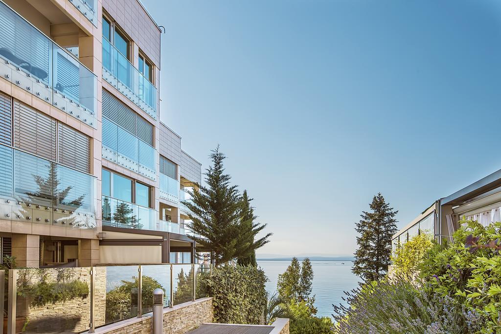 Arentz - Sea Side View